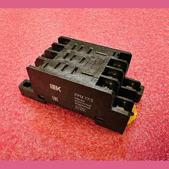 Разъем розеточный модульный PPM 77/3 iEK